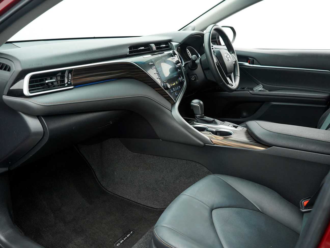 terpakai 2019 Toyota CAMRY V 2.5