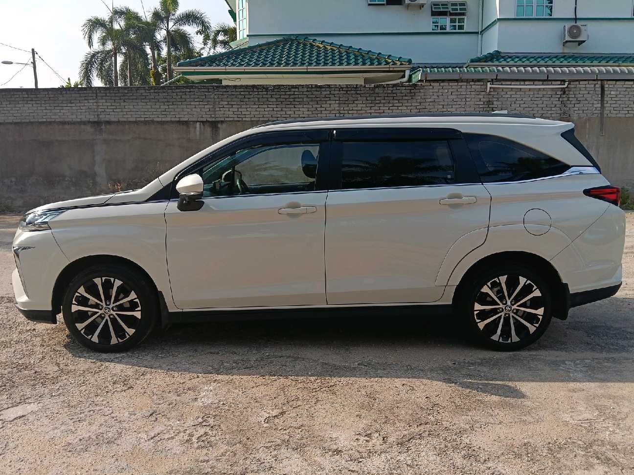 used 2023 Toyota Veloz  1.5