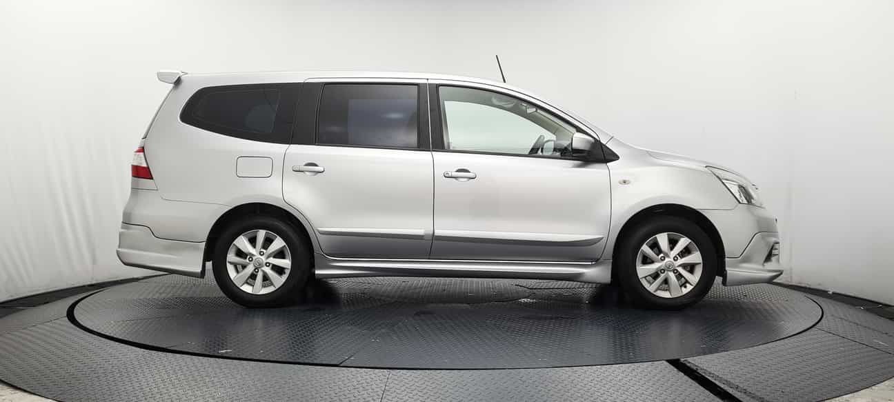 used 2017 Nissan GRAND LIVINA CLASSIC/COMFORT 1.6