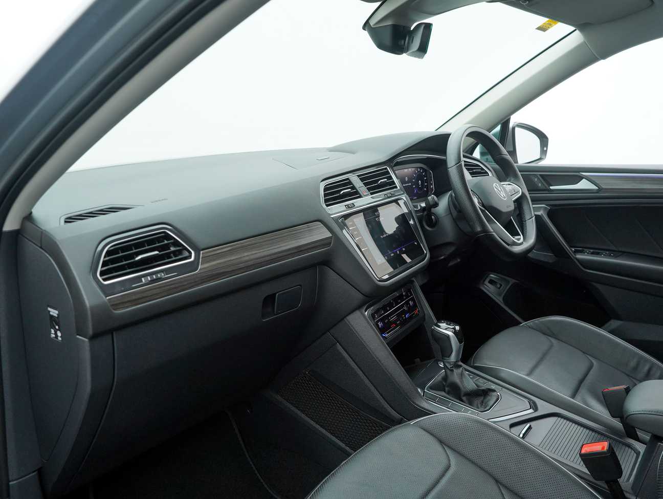 terpakai 2023 Volkswagen Tiguan Allspace Elegance 1.4