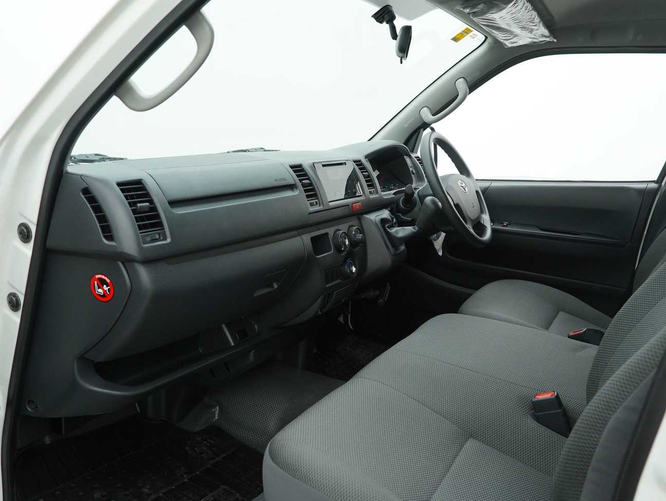 terpakai 2023 Toyota Hiace Panel 2.5