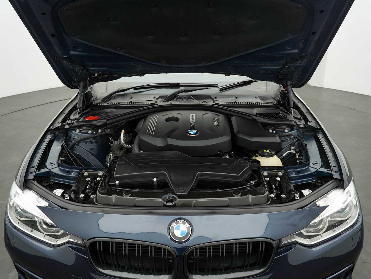 used 2016 BMW 318i Luxury 1.5