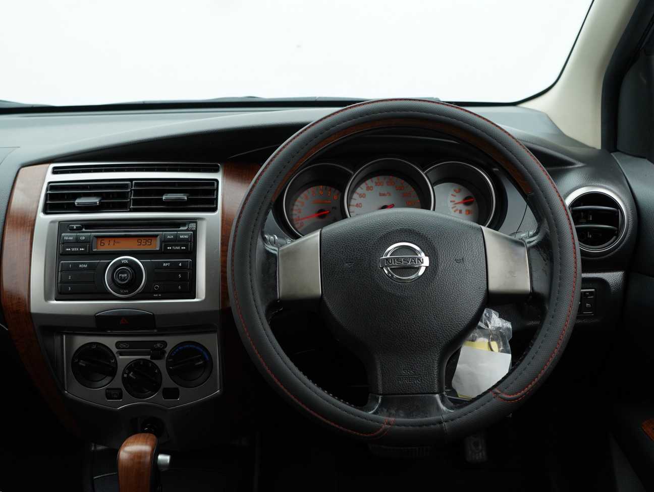 used 2013 Nissan Grand Livina CVTC Comfort 1.8