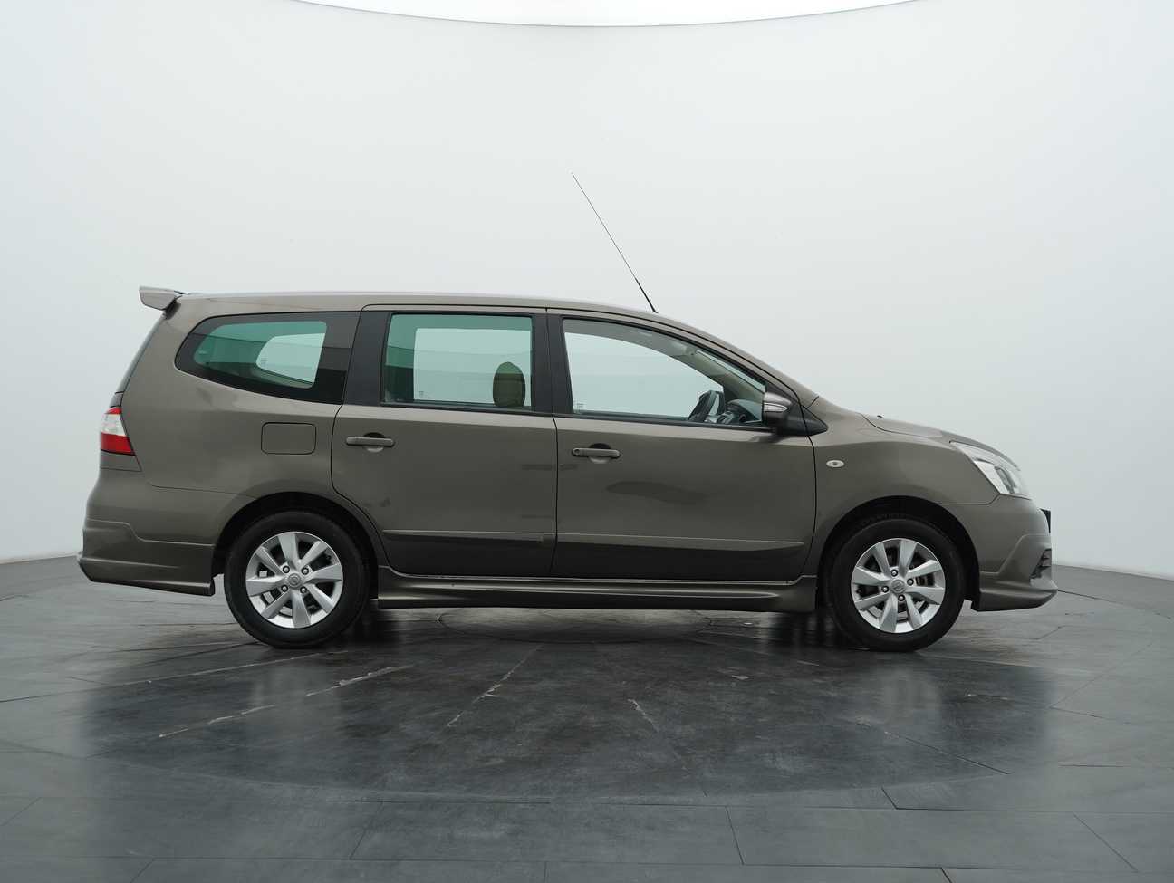 terpakai 2016 Nissan Grand Livina Comfort 1.6