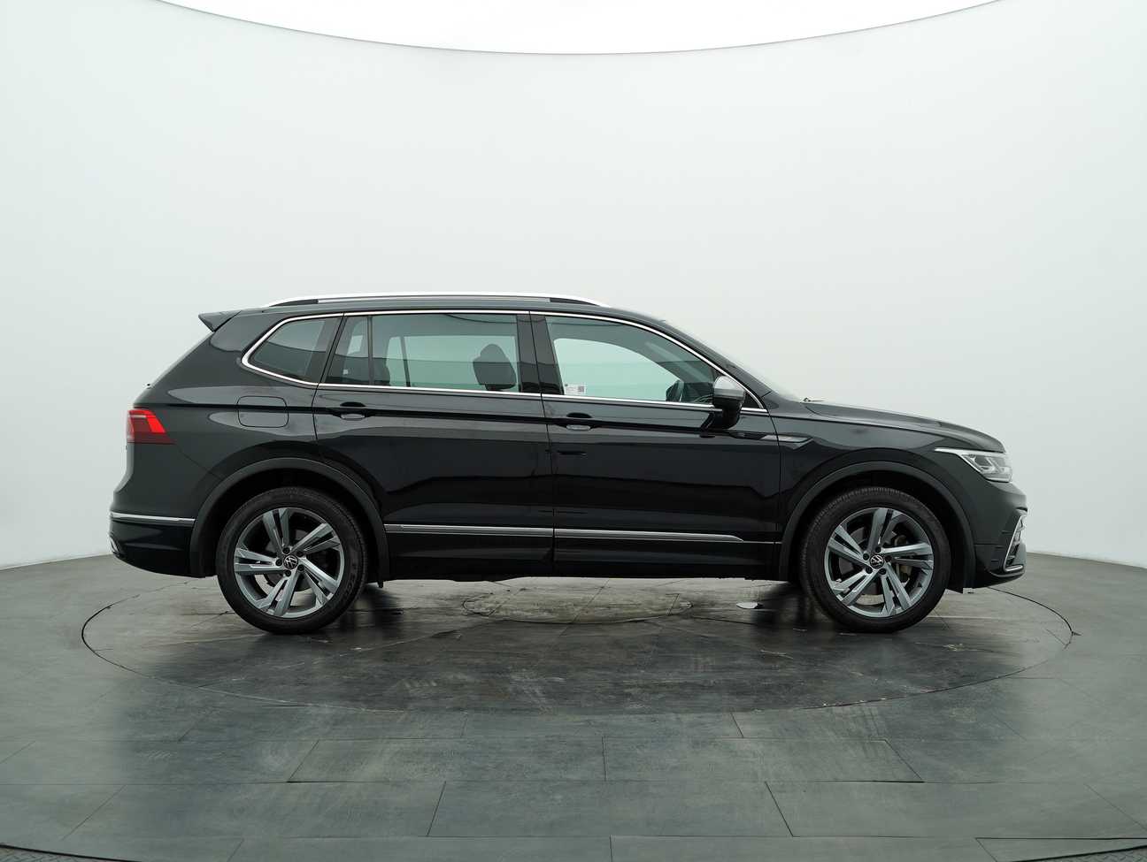 used 2023 Volkswagen Tiguan Allspace R-Line 4MOTION 2.0