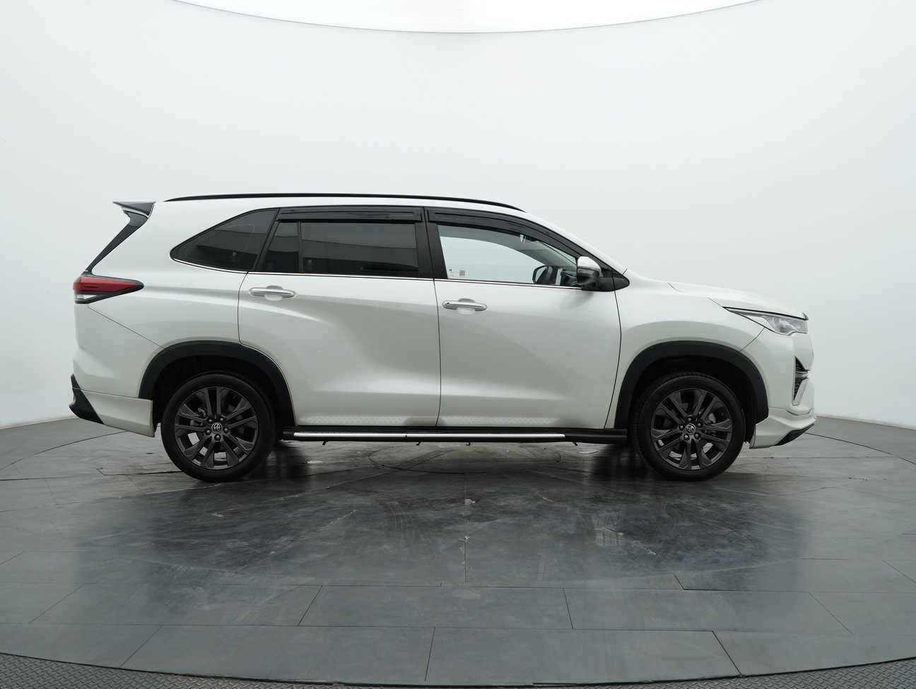 used 2023 Toyota Innova Zenix V 2.0