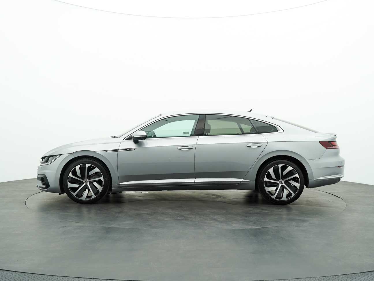 terpakai 2020 Volkswagen Arteon R-line Fastback 2.0