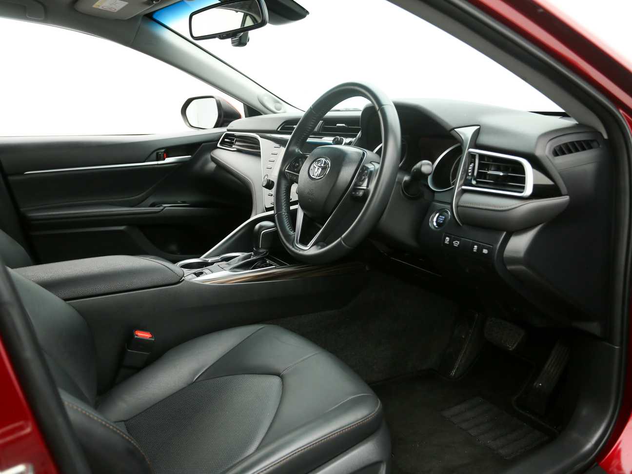 used 2019 Toyota Camry V 2.5