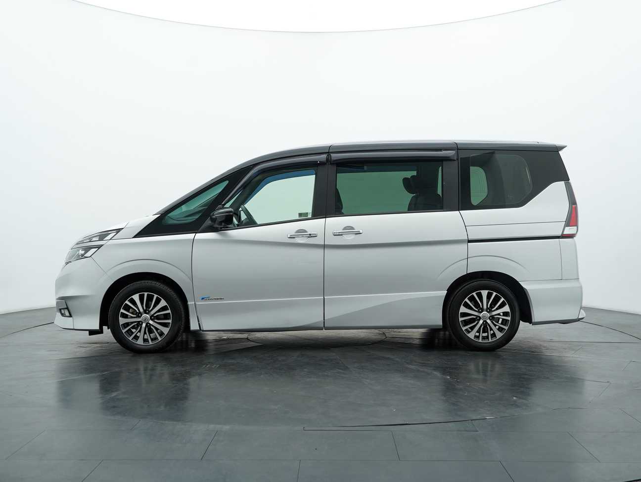 used 2018 Nissan Serena S-Hybrid High-Way Star Premium 2.0