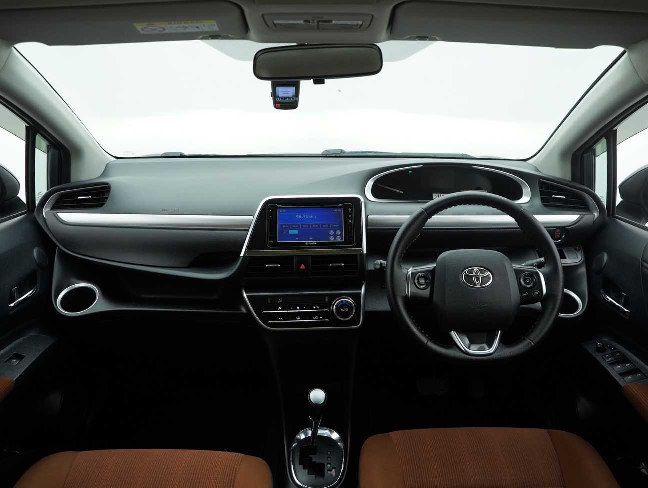 used 2017 Toyota Sienta V 1.5