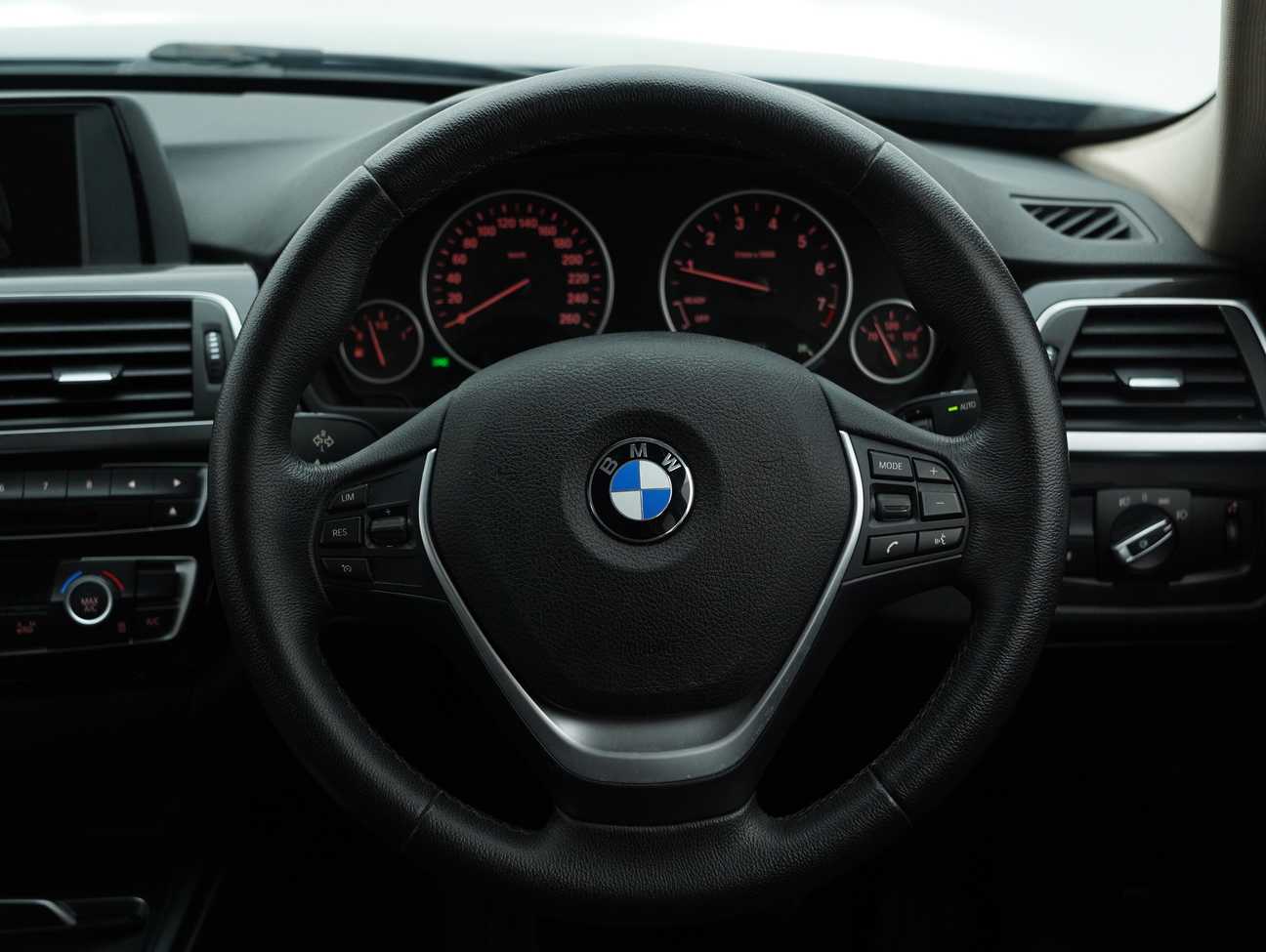 used 2017 BMW 318i Luxury 1.5