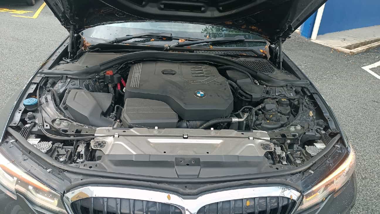 terpakai 2021 BMW 330i M Sport 2.0