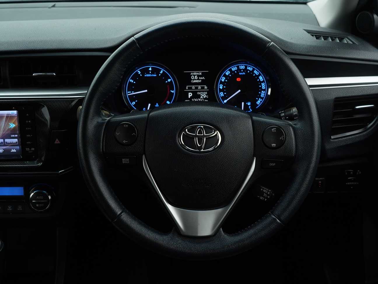 used 2014 Toyota Corolla Altis V 2.0