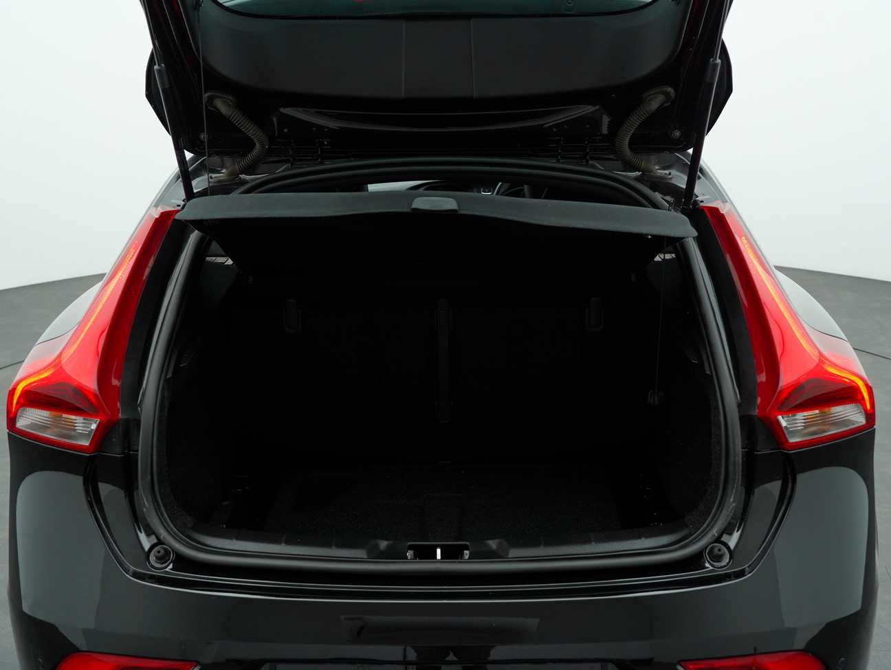 used 2018 Volvo V40 T4 2.0