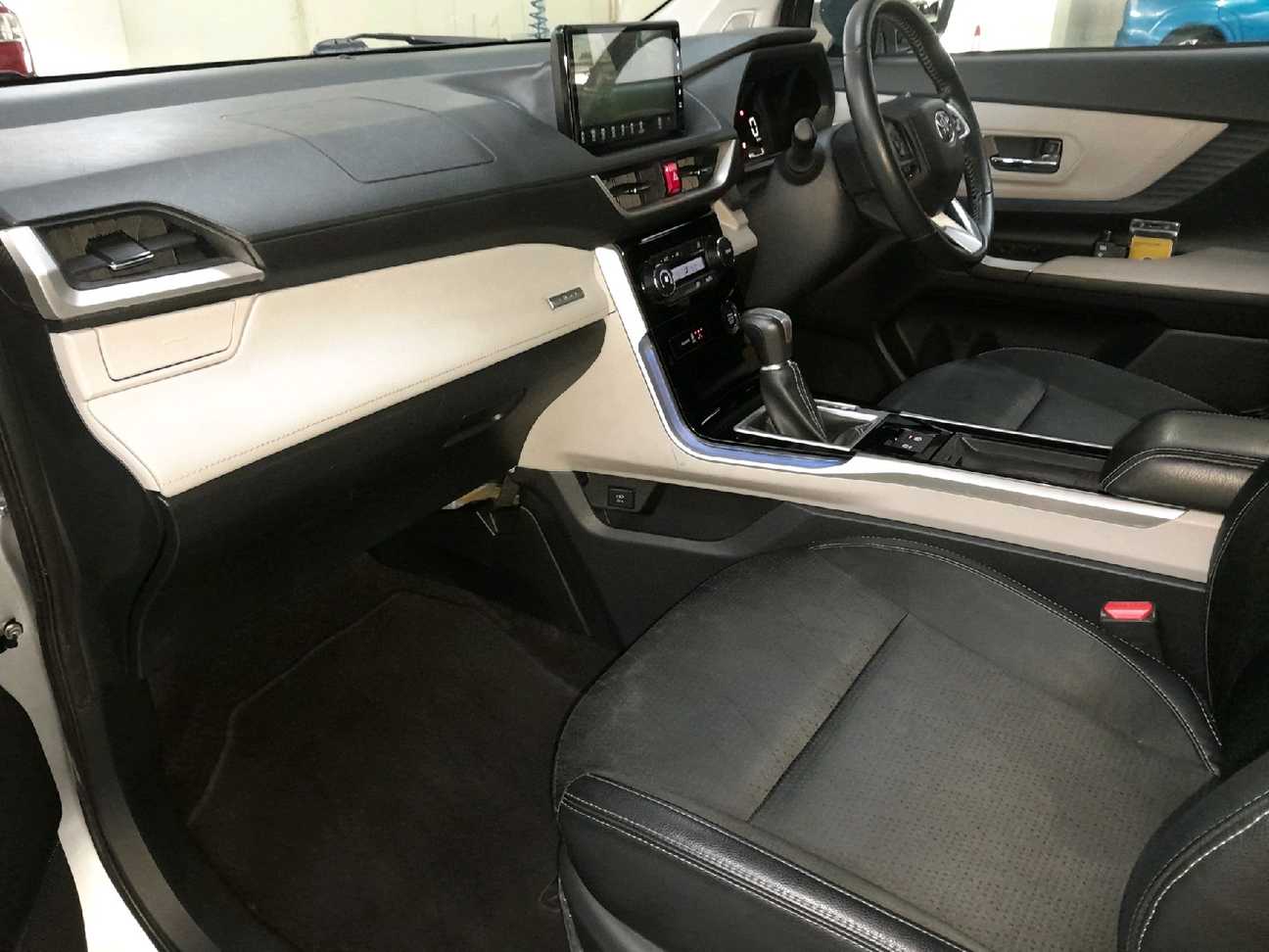 used 2023 Toyota Veloz  1.5