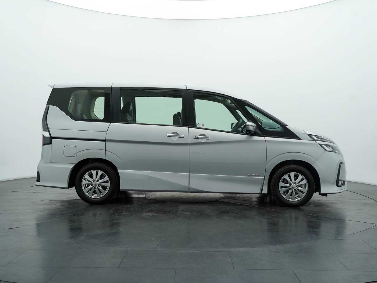 used 2022 Nissan Serena S-Hybrid High-Way Star 2.0