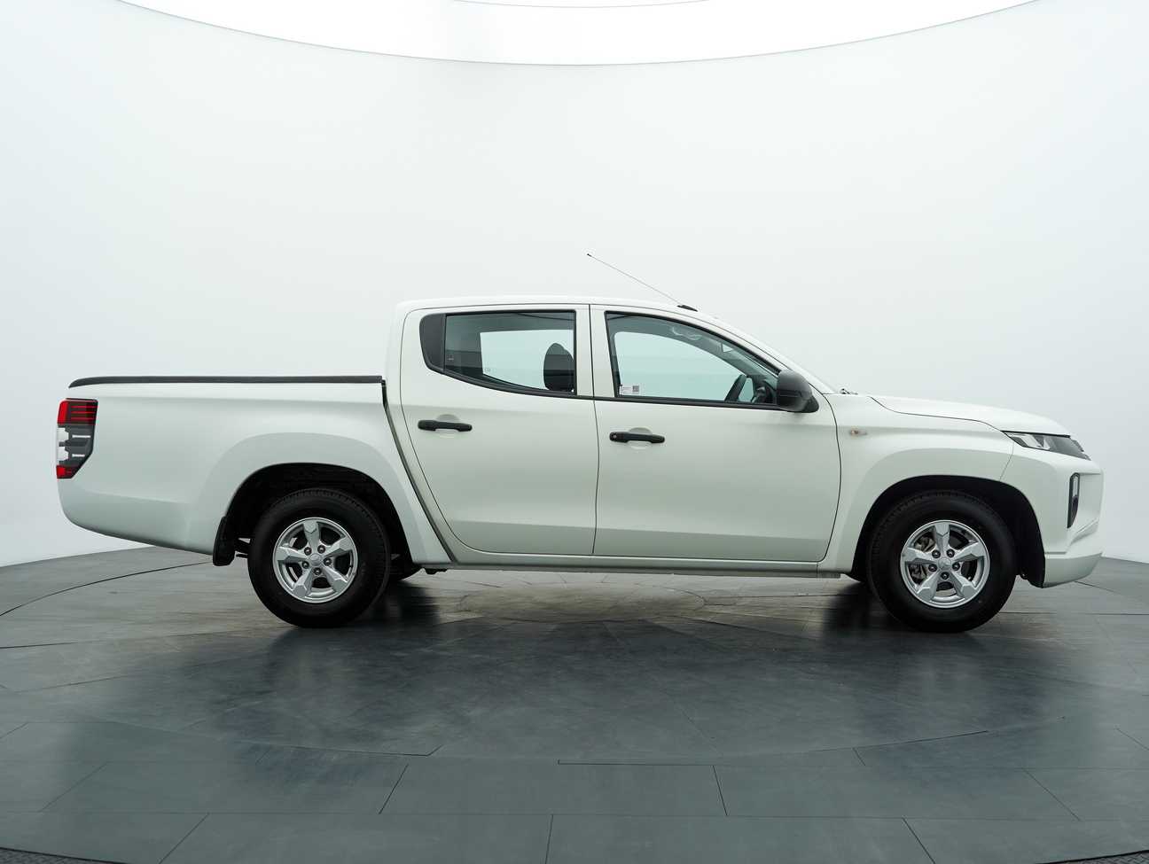 used 2022 Mitsubishi Triton Quest Dual Cab 4X2 2.5