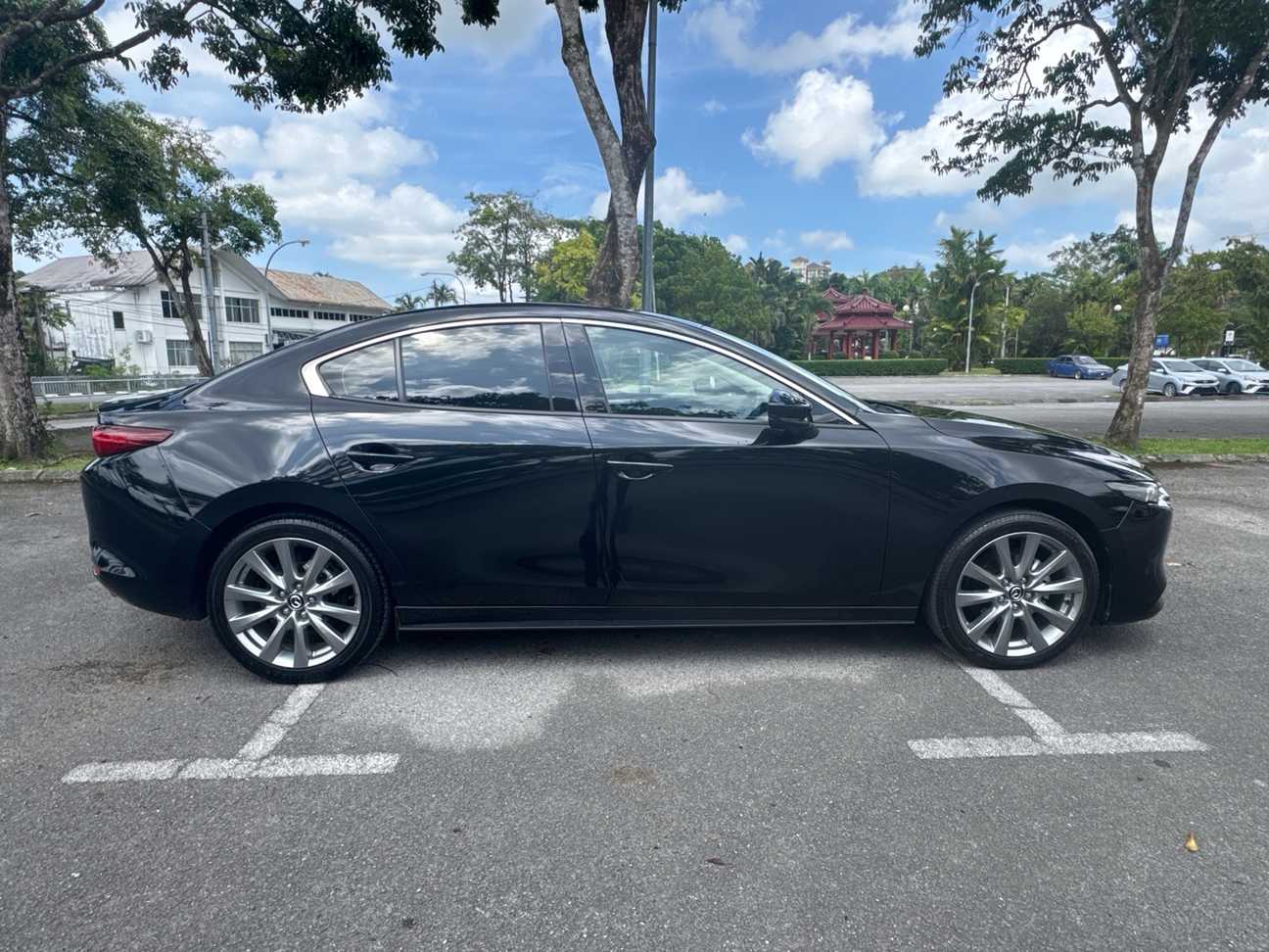 terpakai 2023 Mazda 3 SKYACTIV-G High Plus 2.0