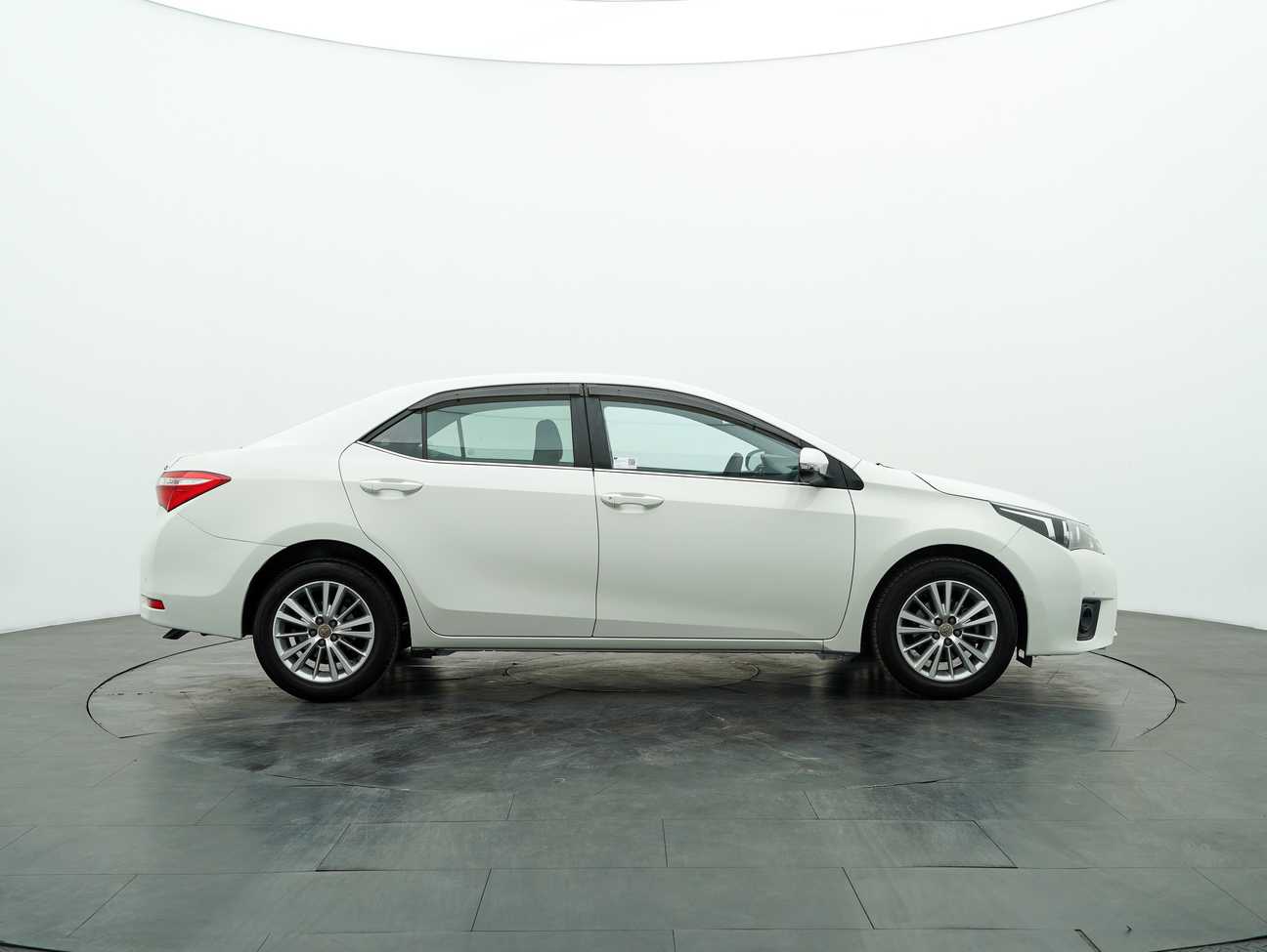 terpakai 2014 Toyota Corolla Altis E 1.8