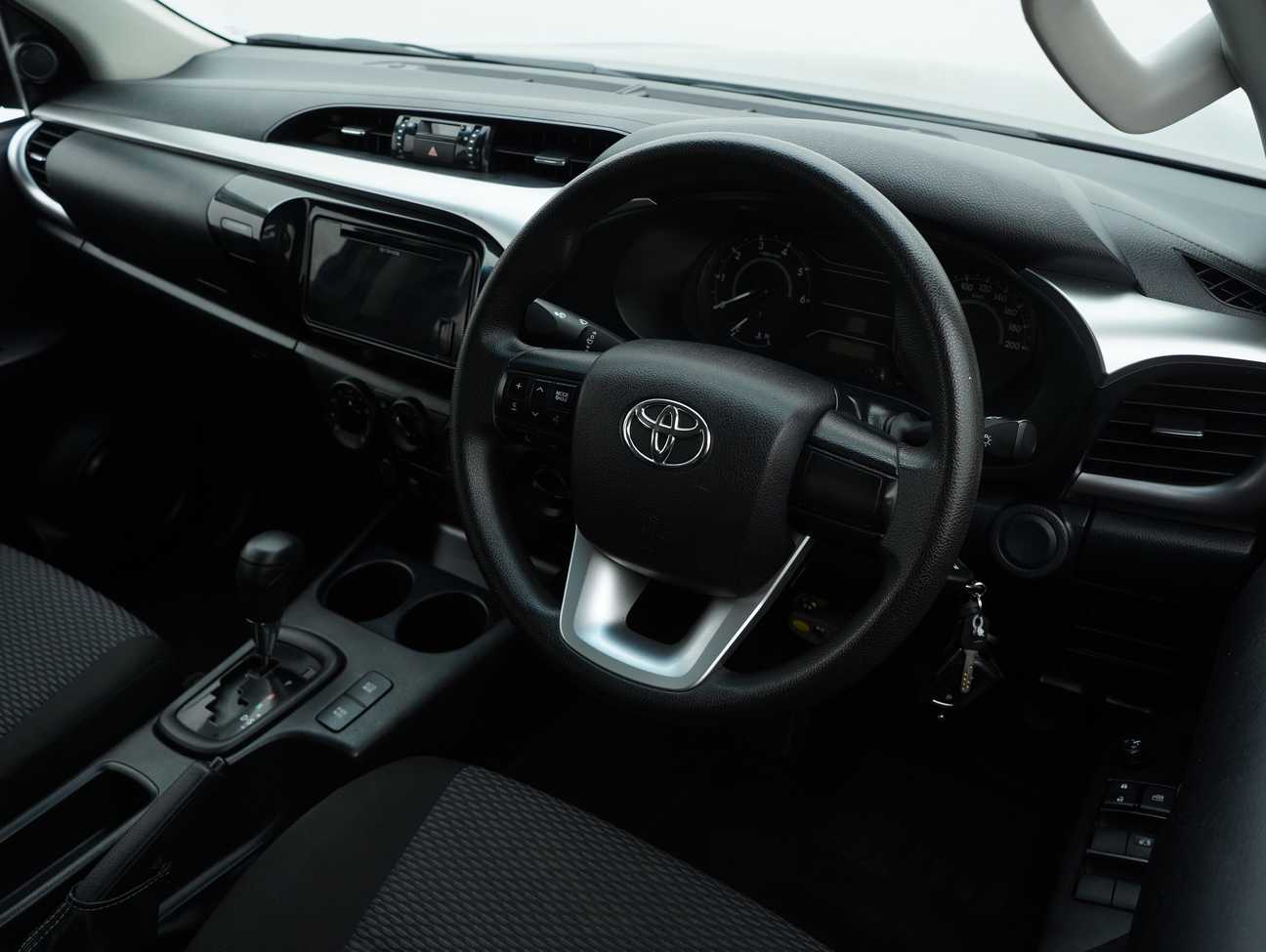 terpakai 2021 Toyota Hilux E Dual Cab 2.4