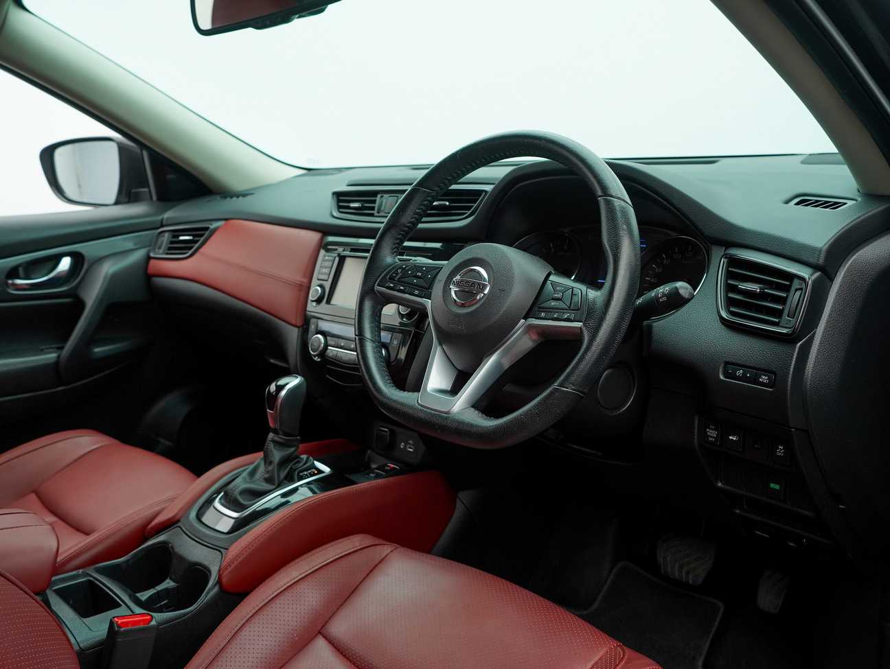 used 2023 Nissan X-Trail Mid 2.0