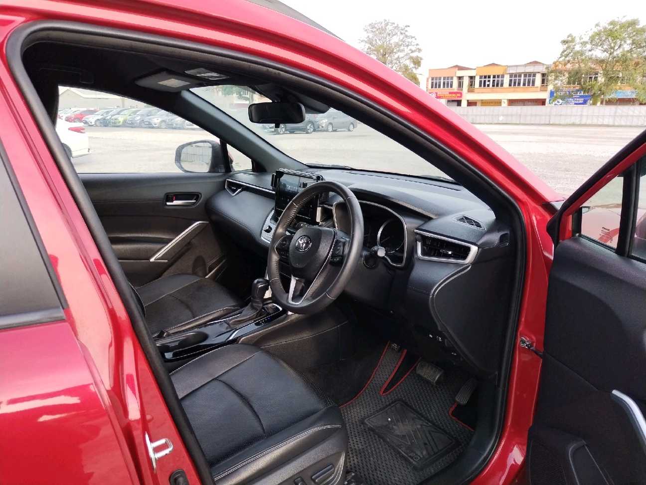 terpakai 2023 Toyota Corolla Cross V 1.8