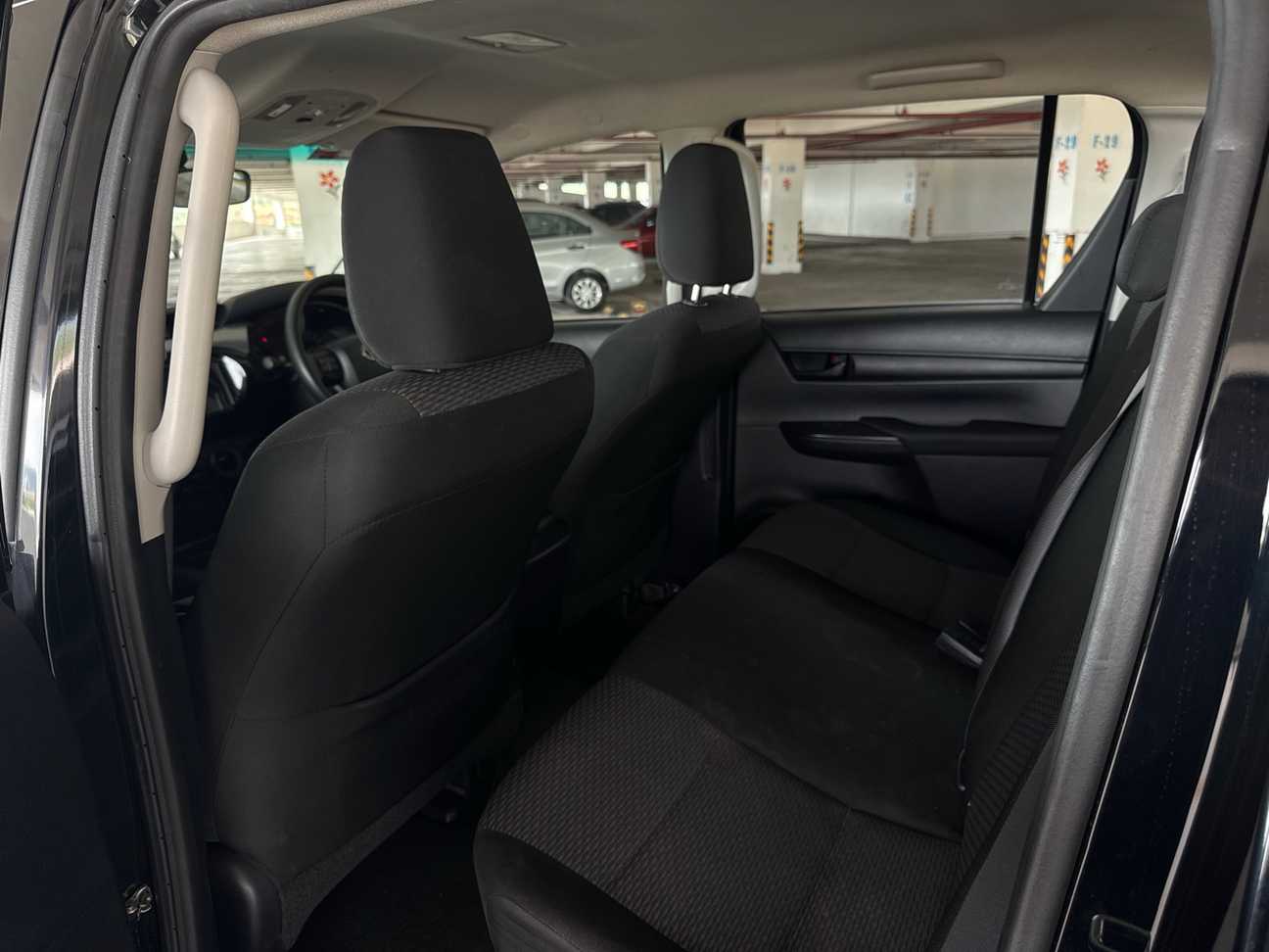 terpakai 2022 Toyota Hilux E Dual Cab 2.4