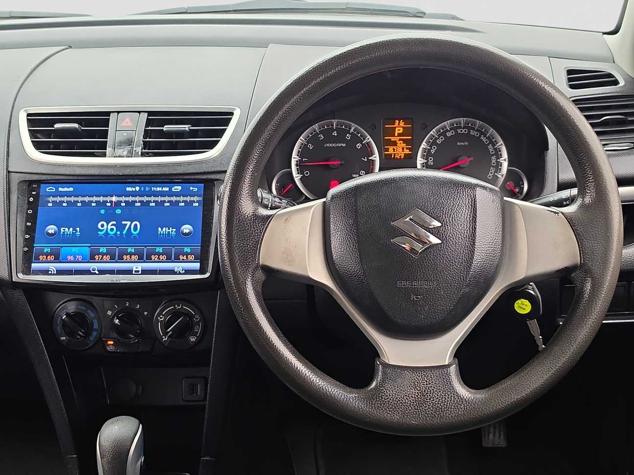 terpakai 2015 Suzuki Swift GLX 1.4