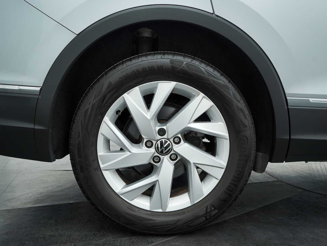 terpakai 2023 Volkswagen Tiguan Allspace Elegance 1.4