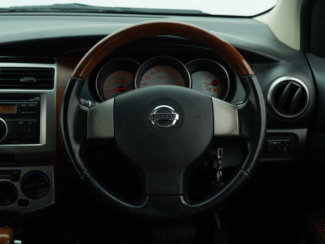 used 2011 Nissan Grand Livina CVTC Comfort 1.8