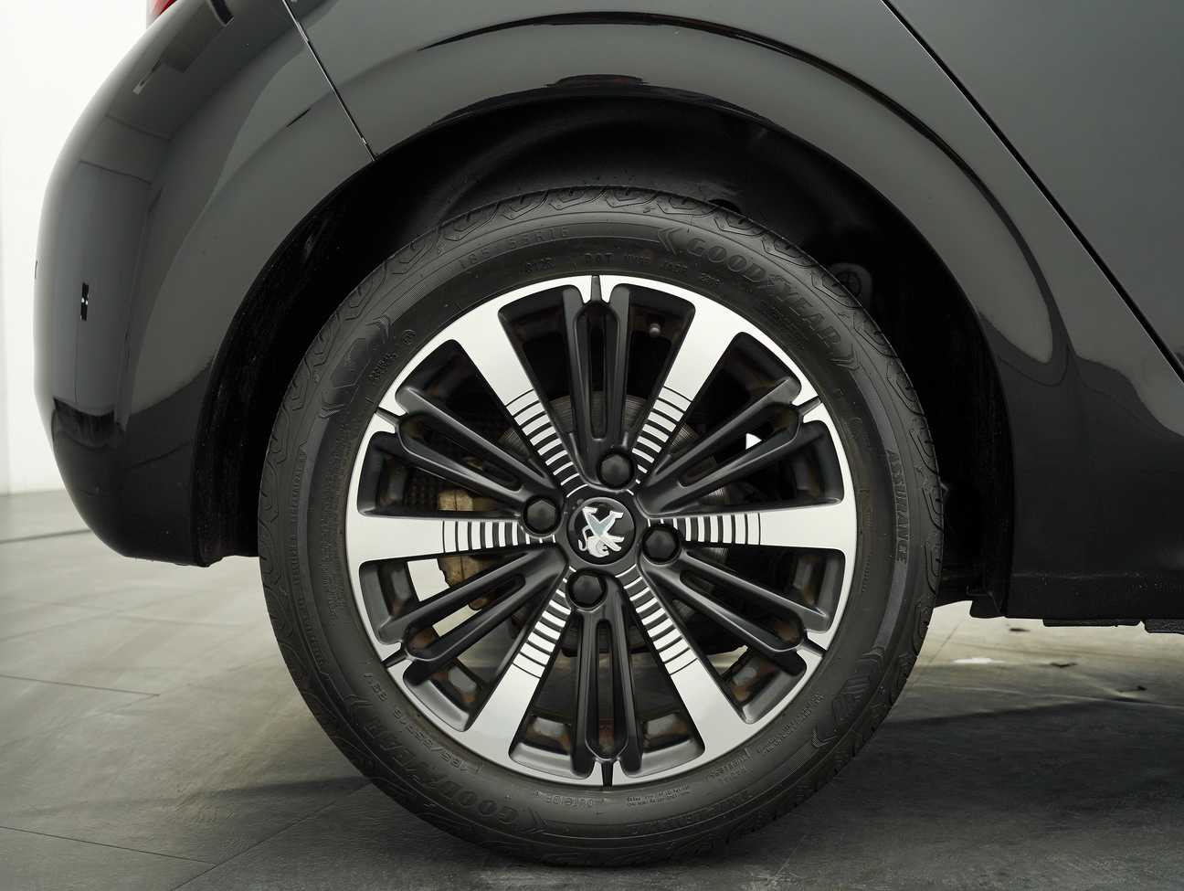 terpakai 2019 Peugeot 208 PureTech 1.2