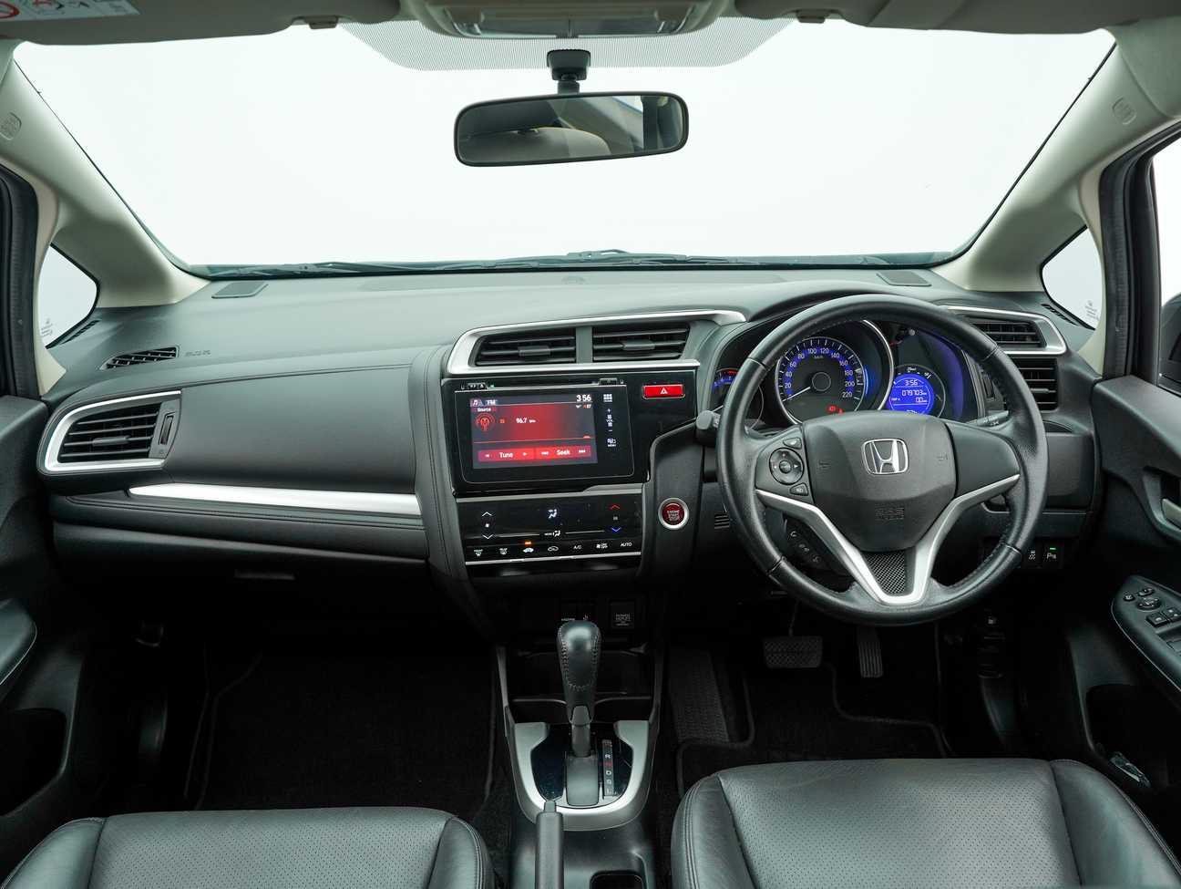 used 2014 Honda Jazz V 1.5