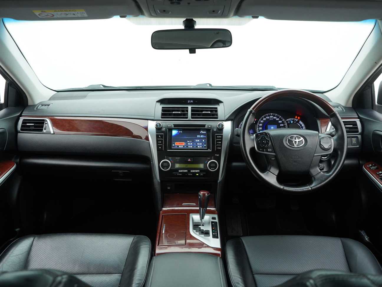 terpakai 2014 Toyota Camry V 2.5