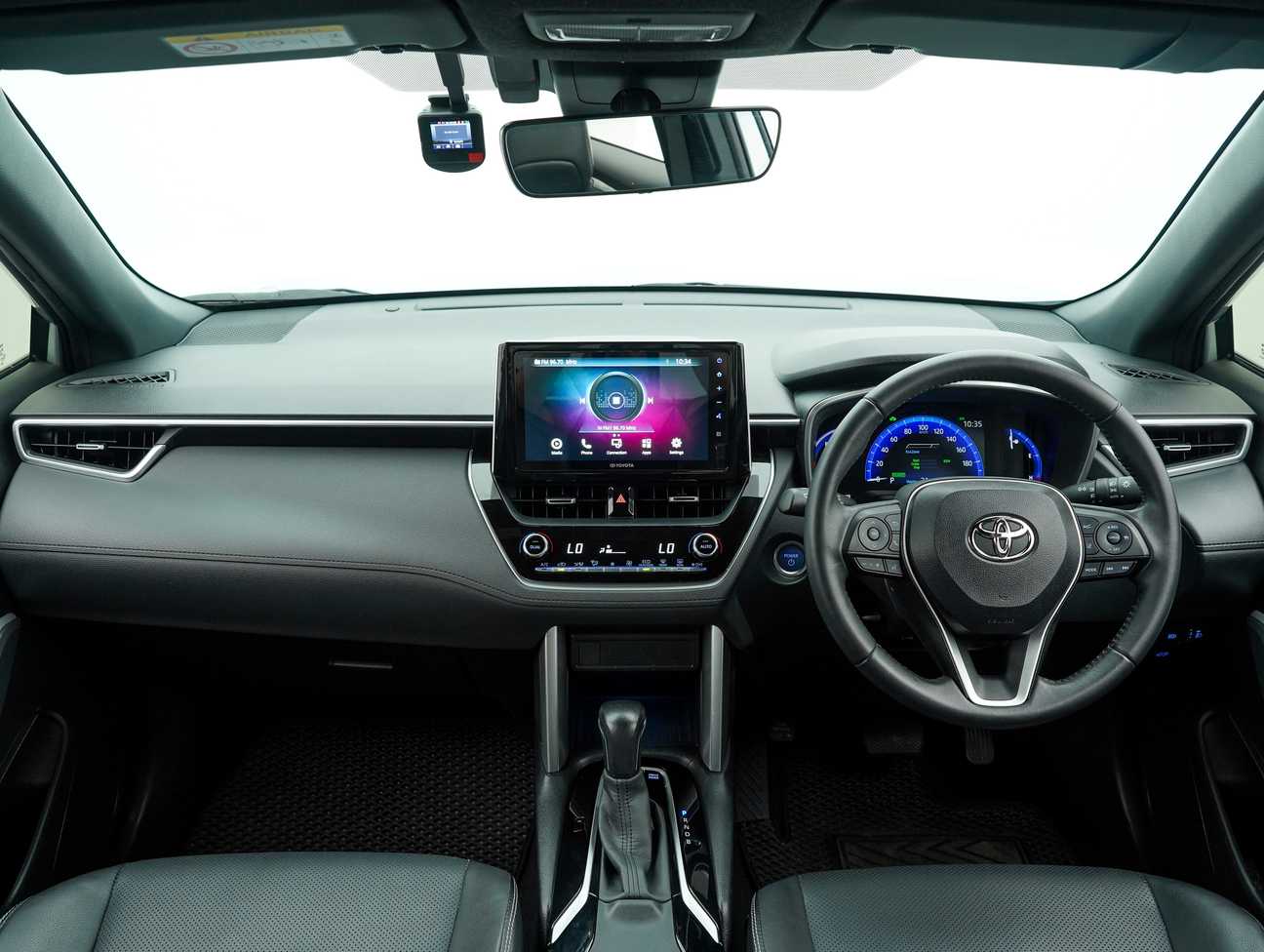 terpakai 2022 Toyota Corolla Cross Hybrid 1.8