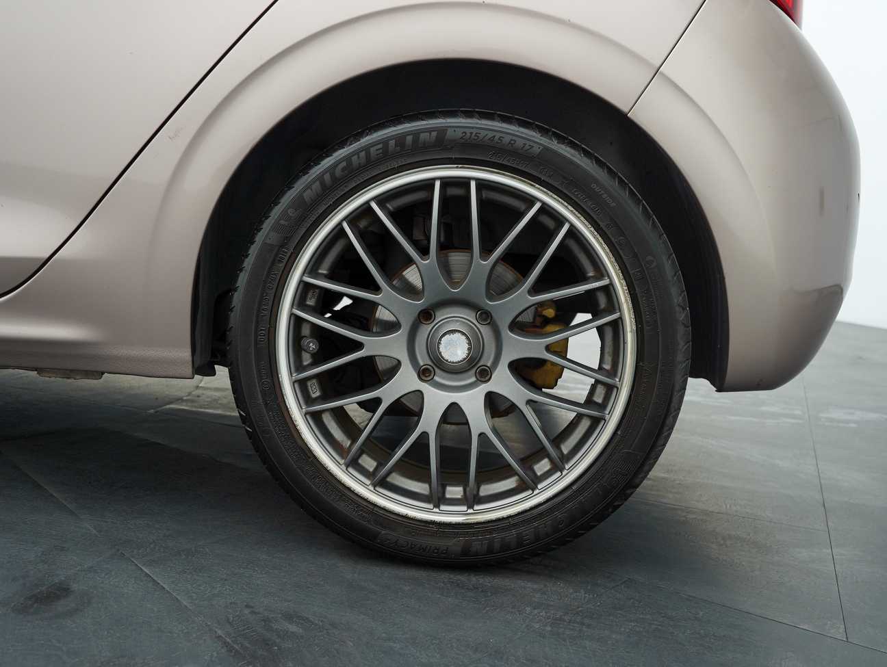 terpakai 2013 Peugeot 208 Allure 3 Door 1.6