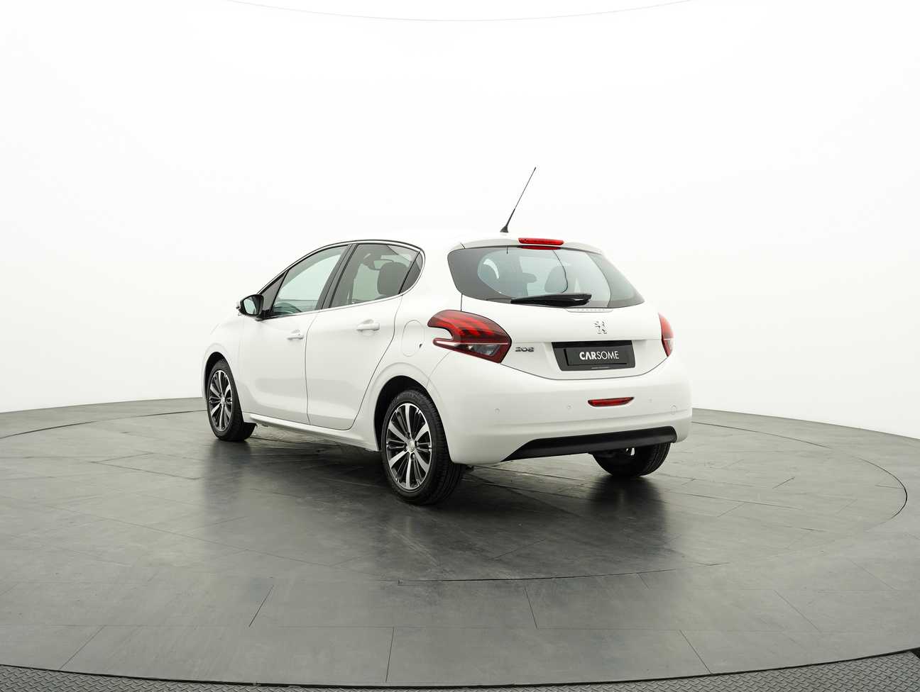 terpakai 2018 Peugeot 208 PureTech 1.2