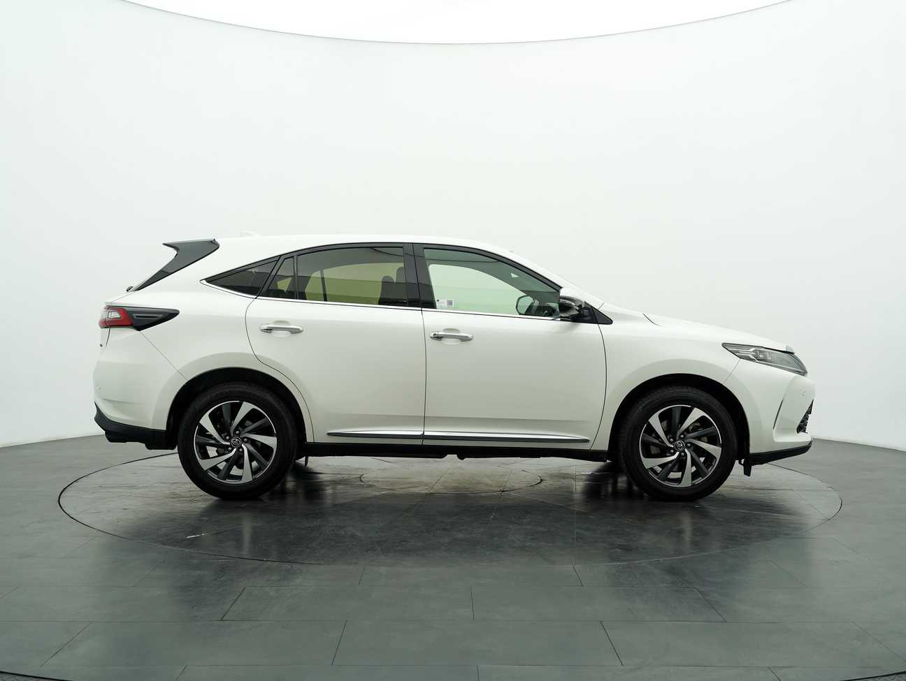 used 2018 Toyota Harrier Premium 2.0