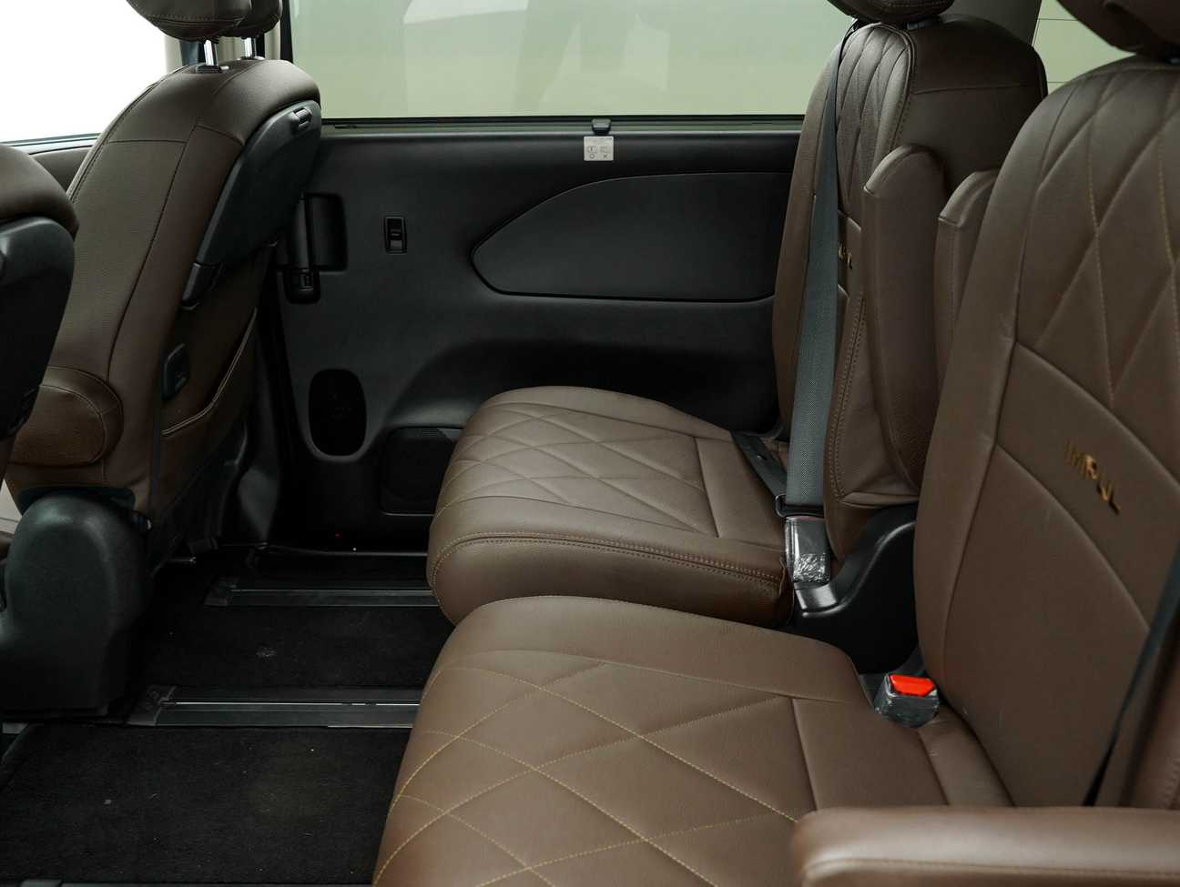 used 2021 Nissan Serena S-Hybrid High-Way Star Two-Tone Color 2.0