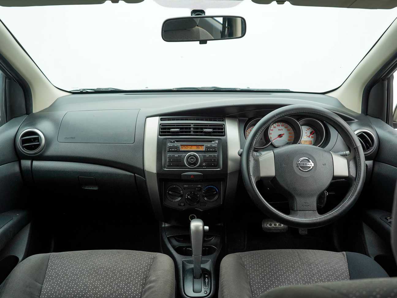 terpakai 2012 Nissan Grand Livina ST-L Comfort 1.6