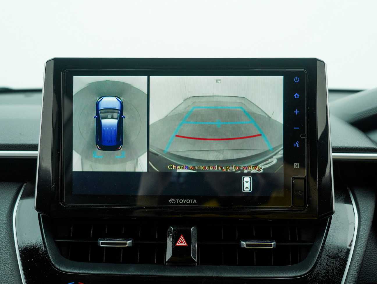 terpakai 2022 Toyota Corolla Cross Hybrid 1.8