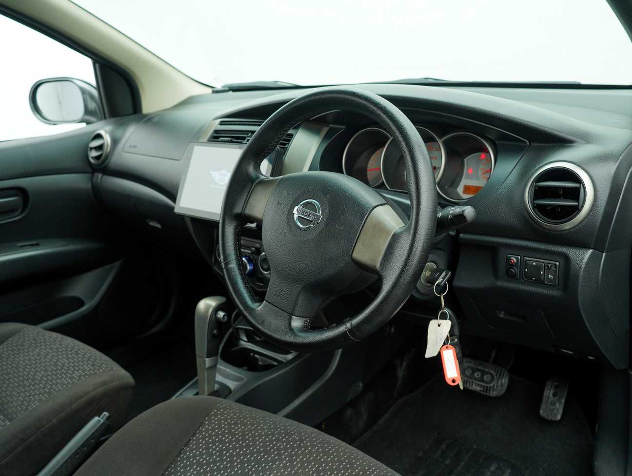 used 2011 Nissan Grand Livina ST-L Comfort 1.6