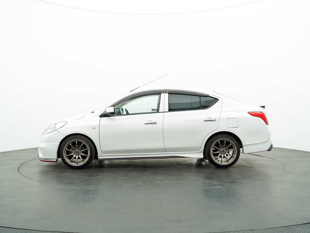 terpakai 2014 Nissan Almera E 1.5