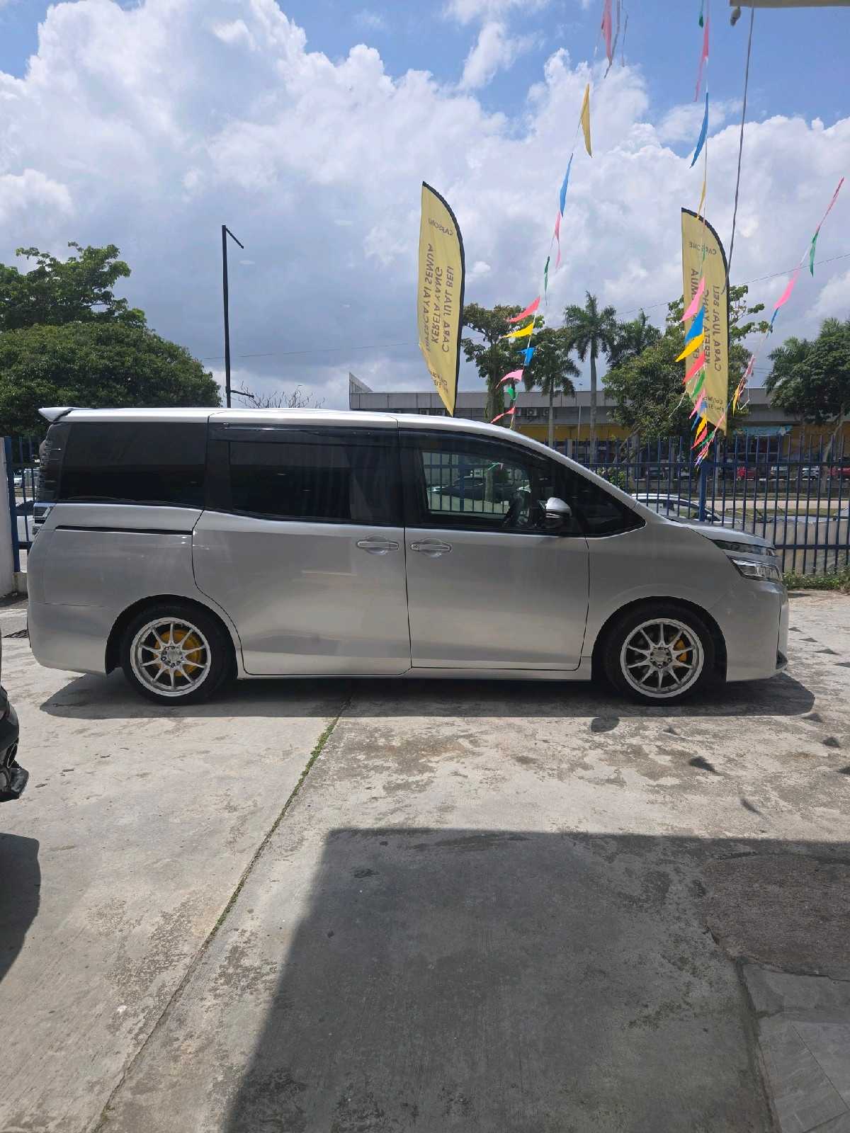 used 2018 Toyota Voxy X 2.0