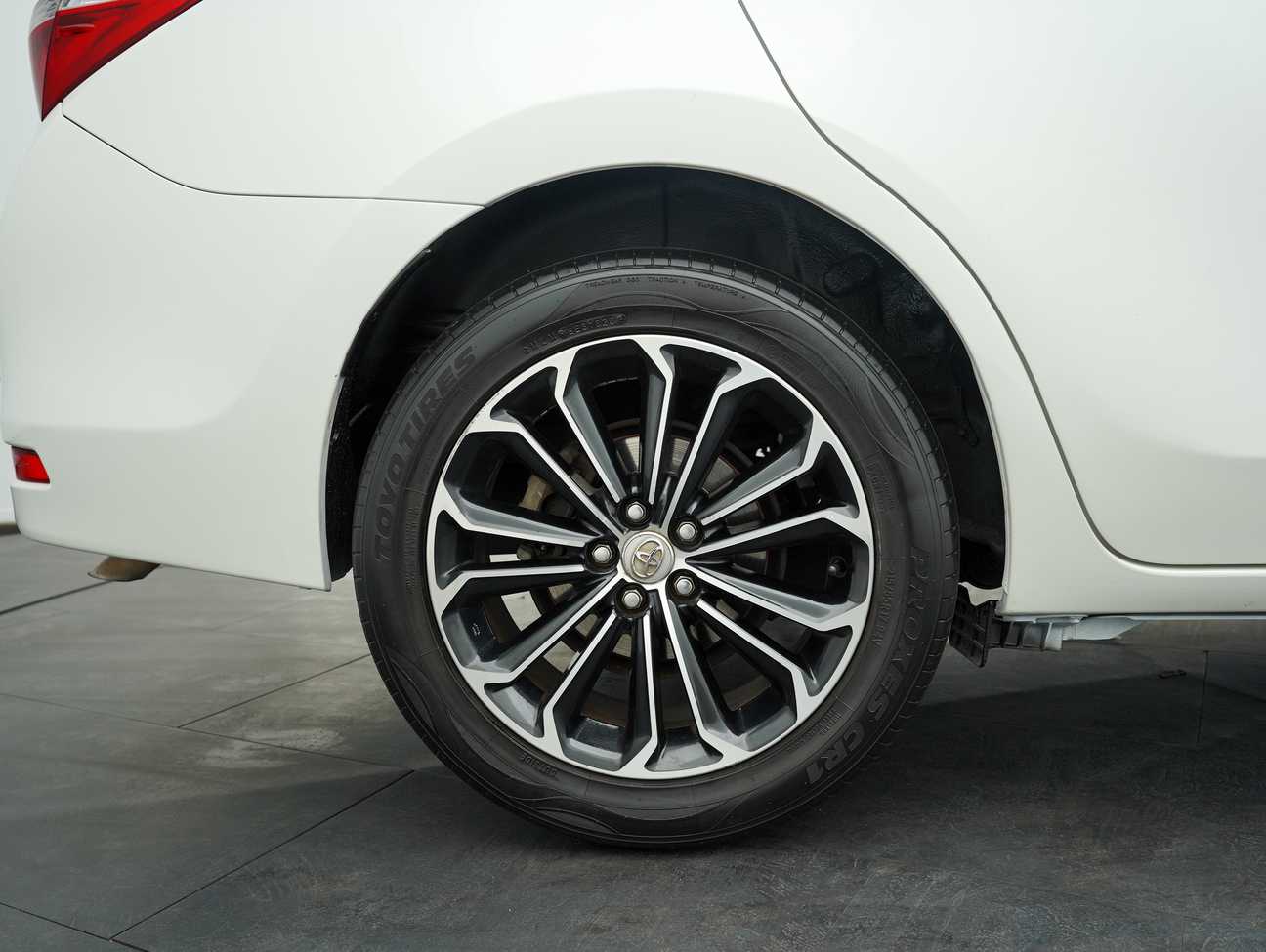 used 2014 Toyota Corolla Altis V 2.0