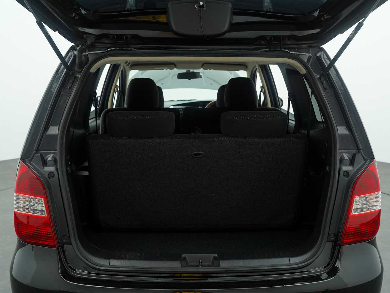 used 2013 Nissan GRAND LIVINA  1.8