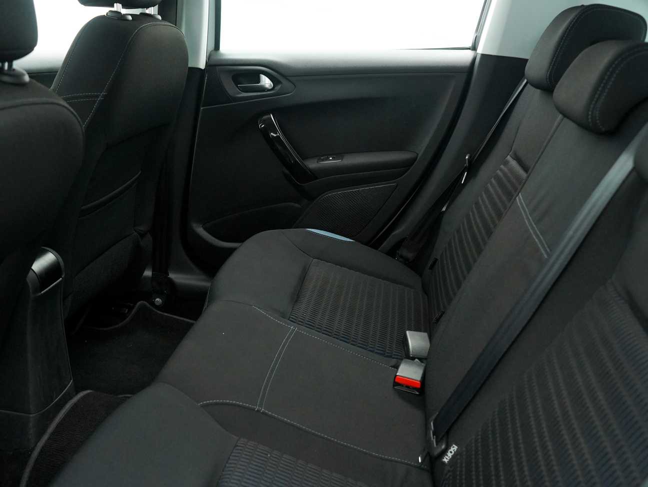 terpakai 2014 Peugeot 208 Allure 5 Door 1.6