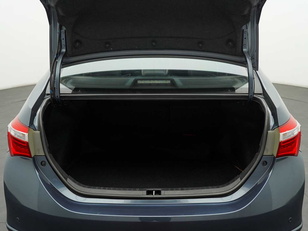 used 2014 Toyota Corolla Altis V 2.0