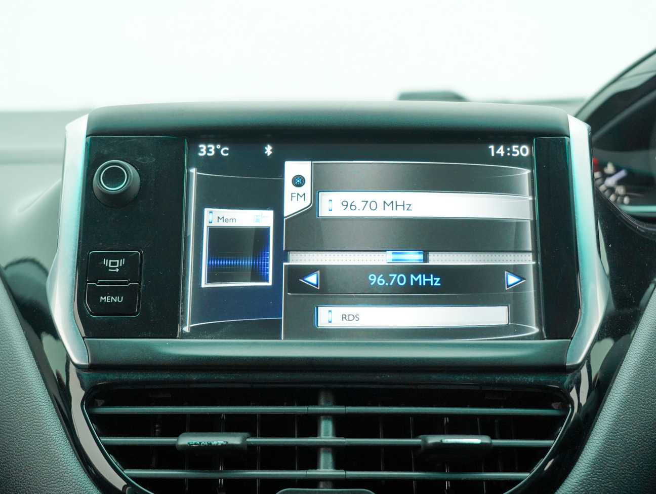 terpakai 2014 Peugeot 208 Allure 5 Door 1.6