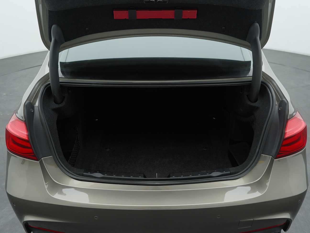 used 2016 BMW 318i Luxury 1.5