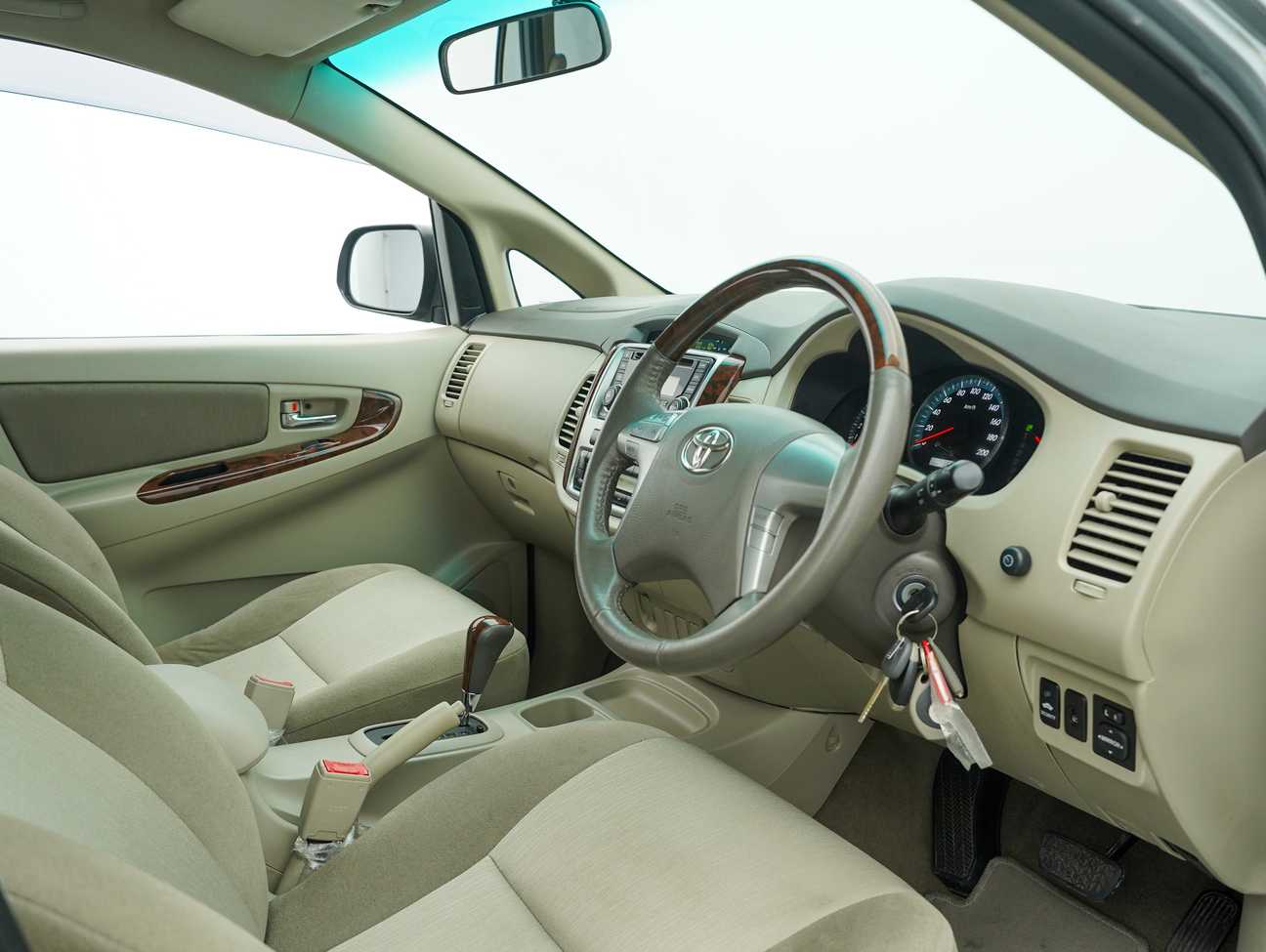 used 2011 Toyota Innova G 2.0